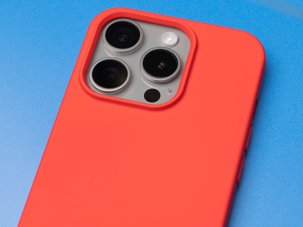 Silikonový kryt na iPhone 15 Pro - Červený 3